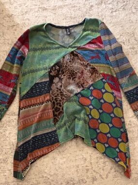 Sacred Threads Multicolor Circle Print V-Neck Top